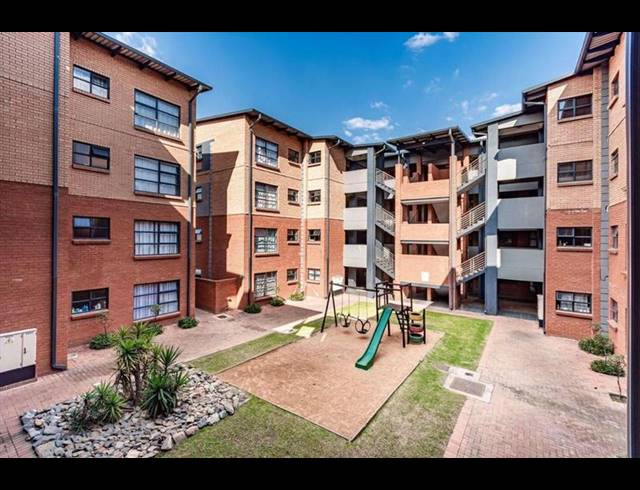 3 BEDROOM TOWNHOUSE FOR SALE IN EVELEIGH
